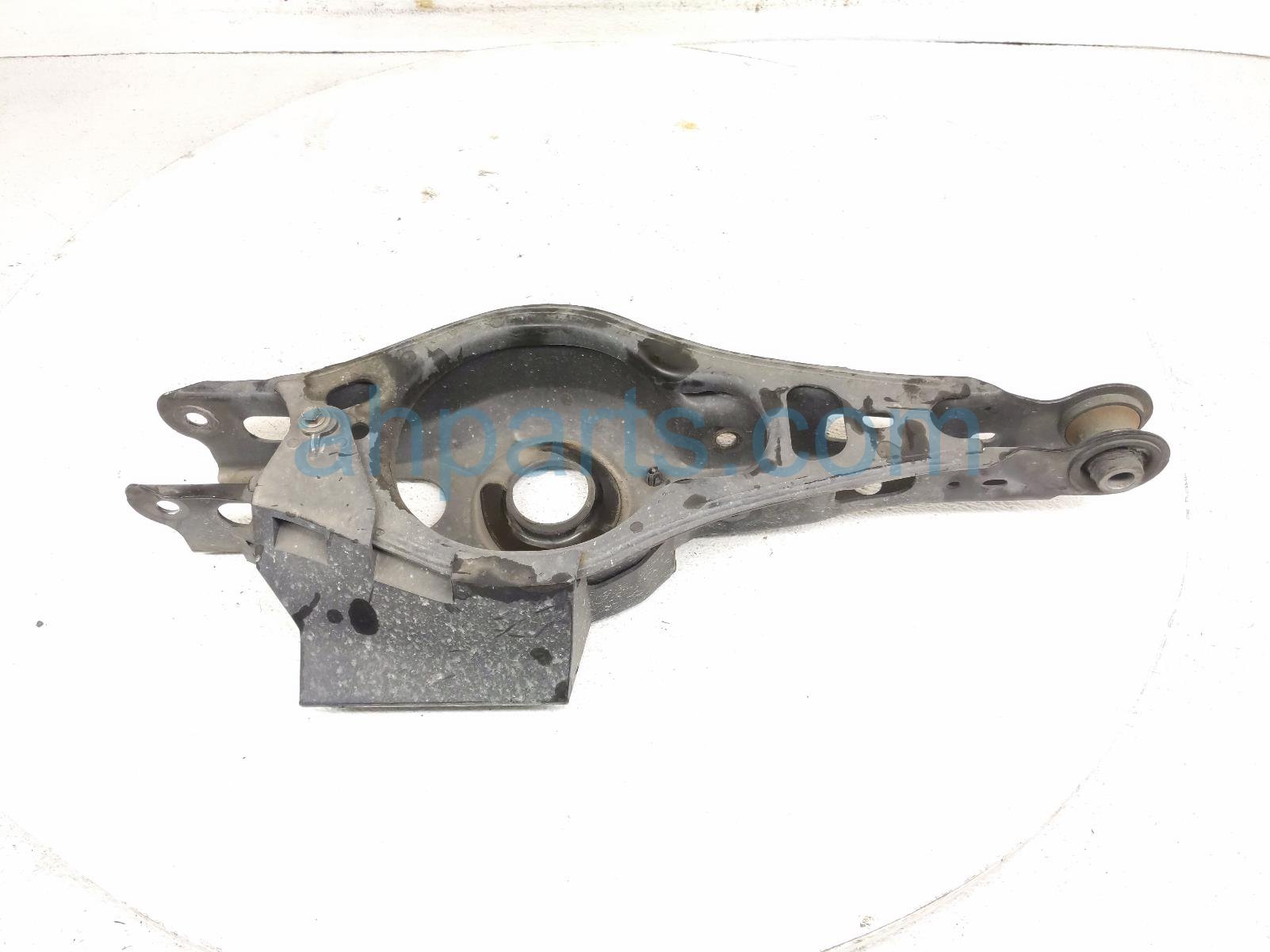 Toyota RR/LH SPRING SEAT LOWER CONTROL ARM