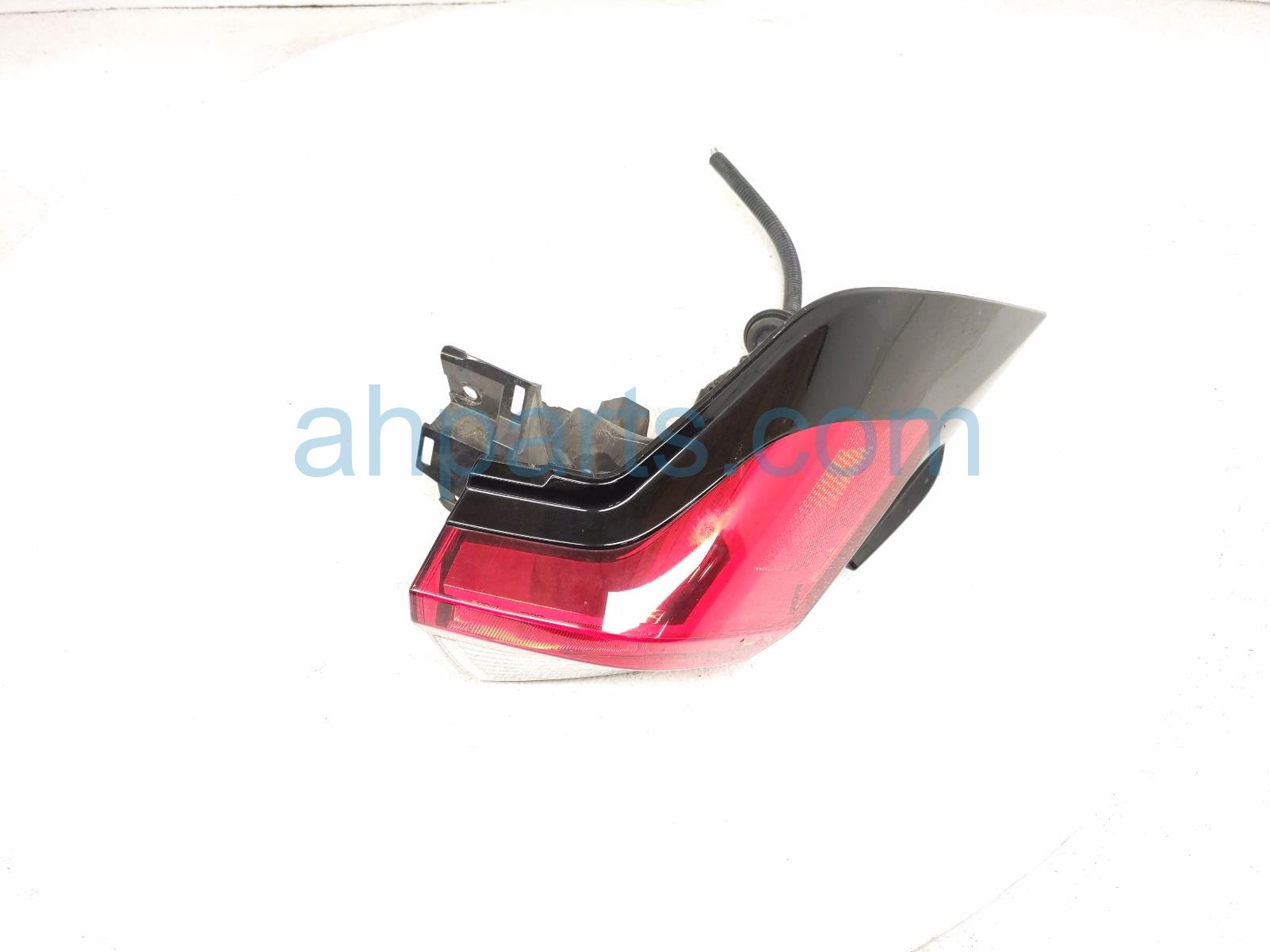 Toyota RH TAIL LAMP (ON BODY)