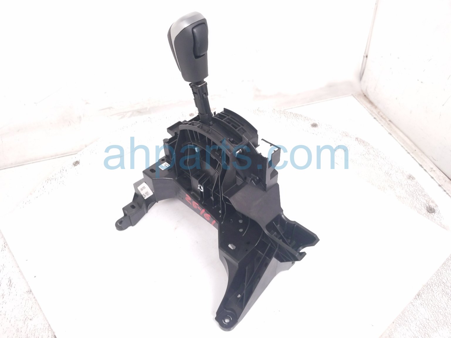 Nissan A/T FLOOR SHIFTER W/KNOB ASSY - SV