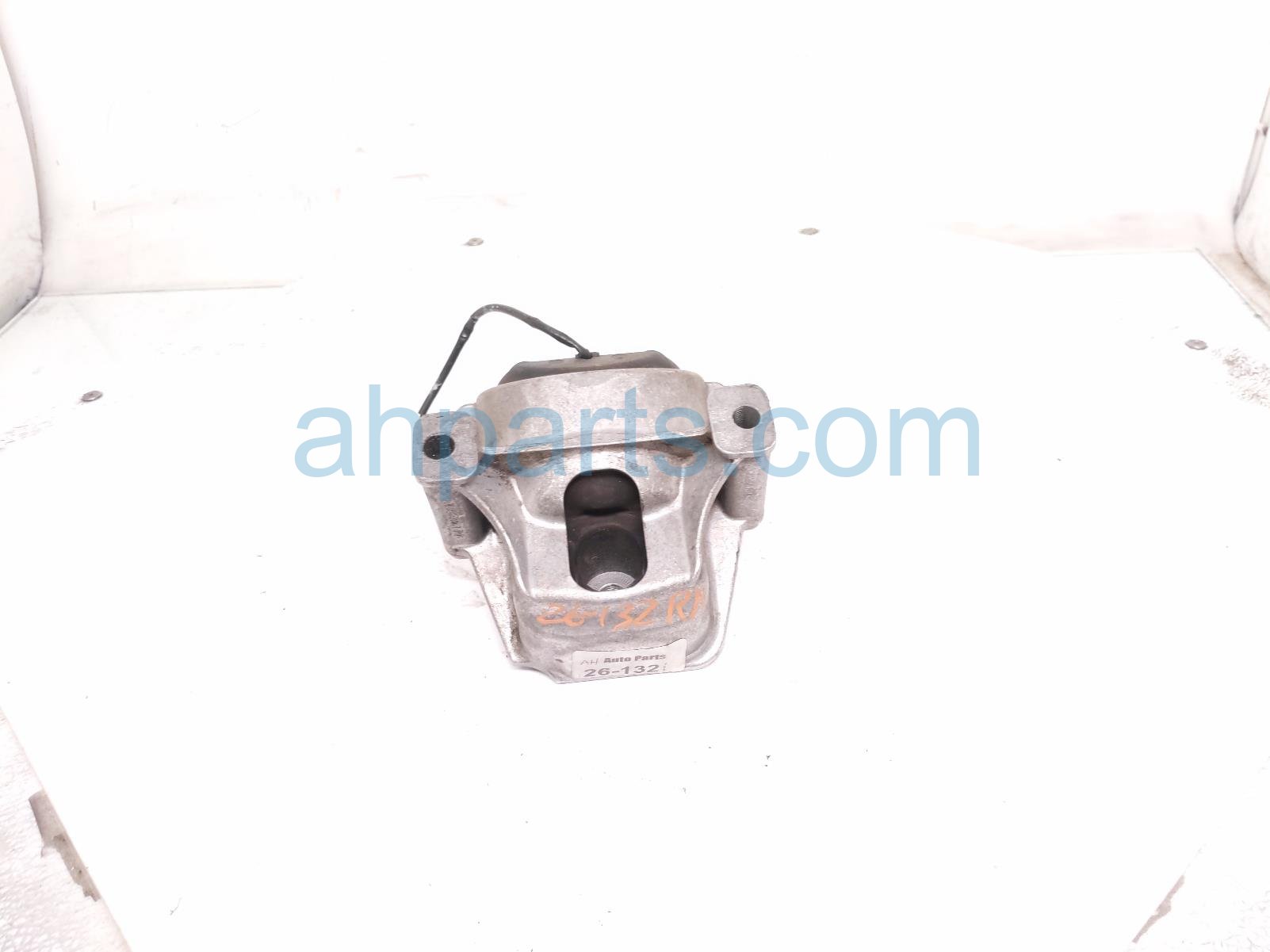 Audi RH ENGINE MOUNT - 2.0L AWD