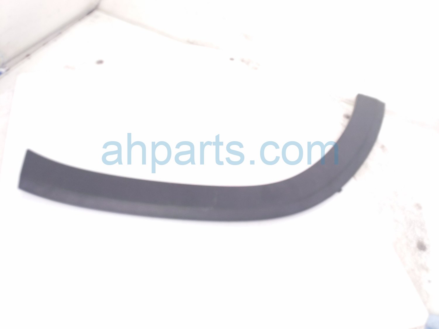 Rear passenger WHEEL OPENING MOLDING - GREY