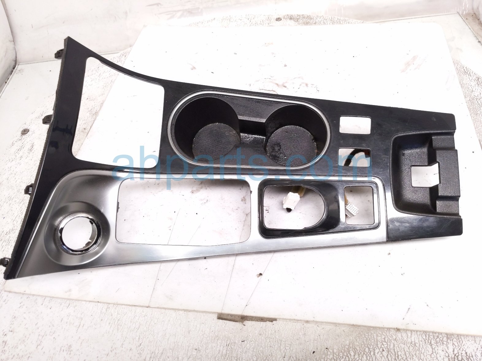 Nissan CENTER CONSOLE SHIFTER BEZEL-BLK