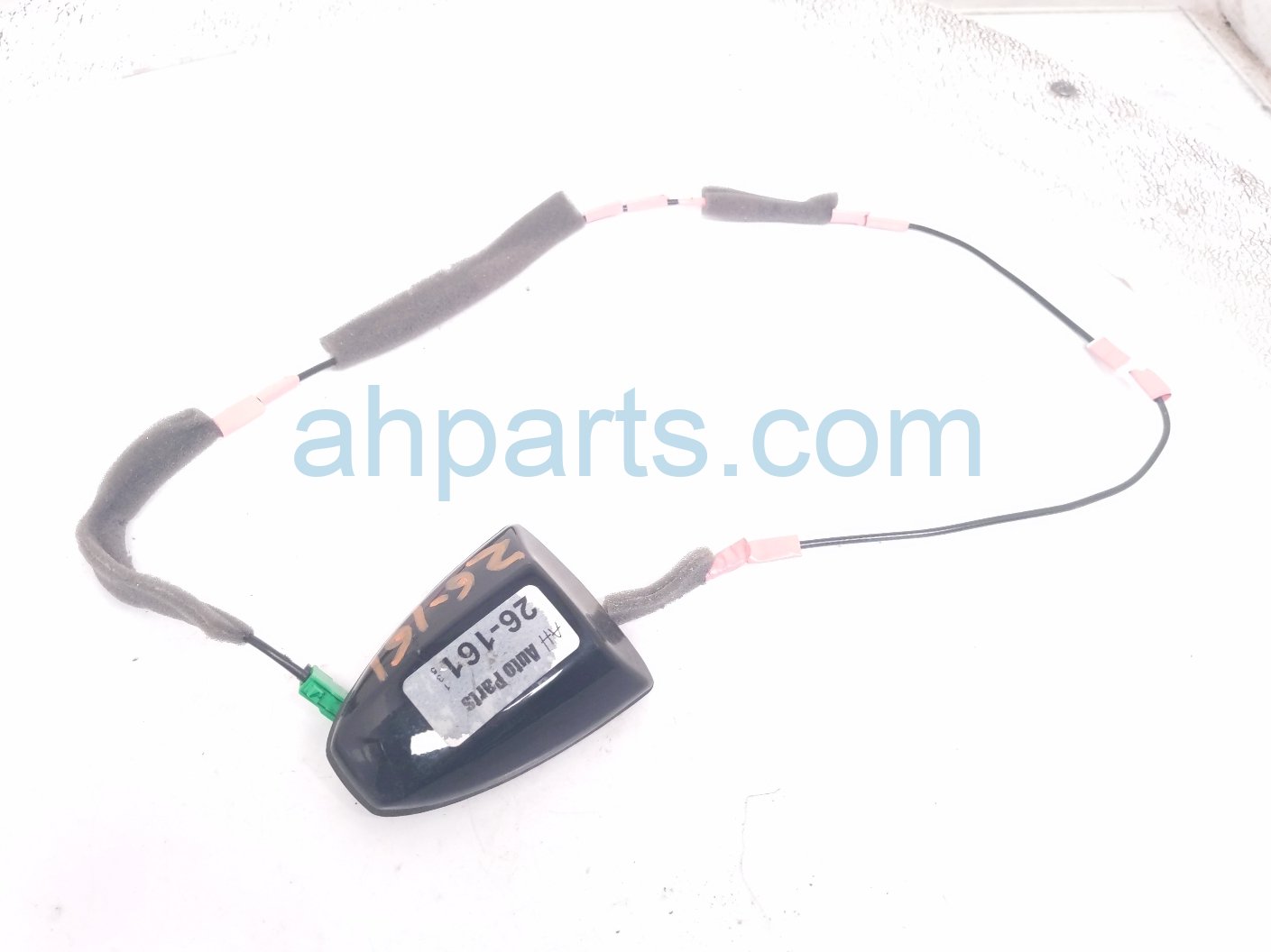 Nissan ANTENNA - ROOF MTD - SHARK FIN