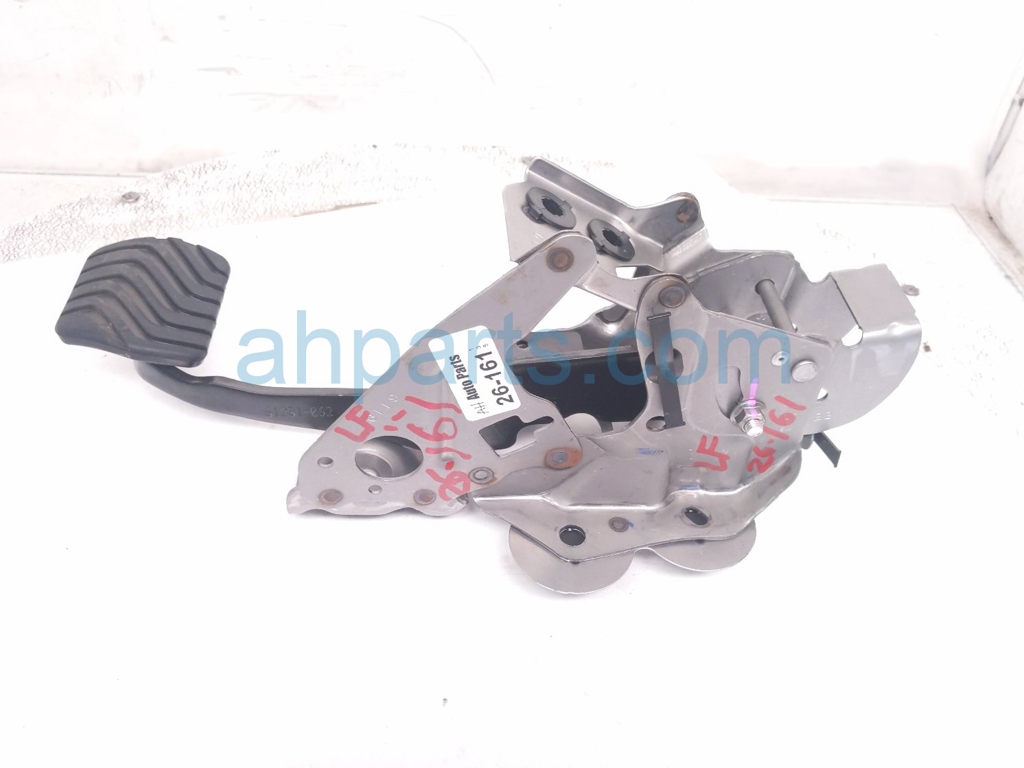 Nissan BRAKE PEDAL ASSY FL - 2.0L FWD