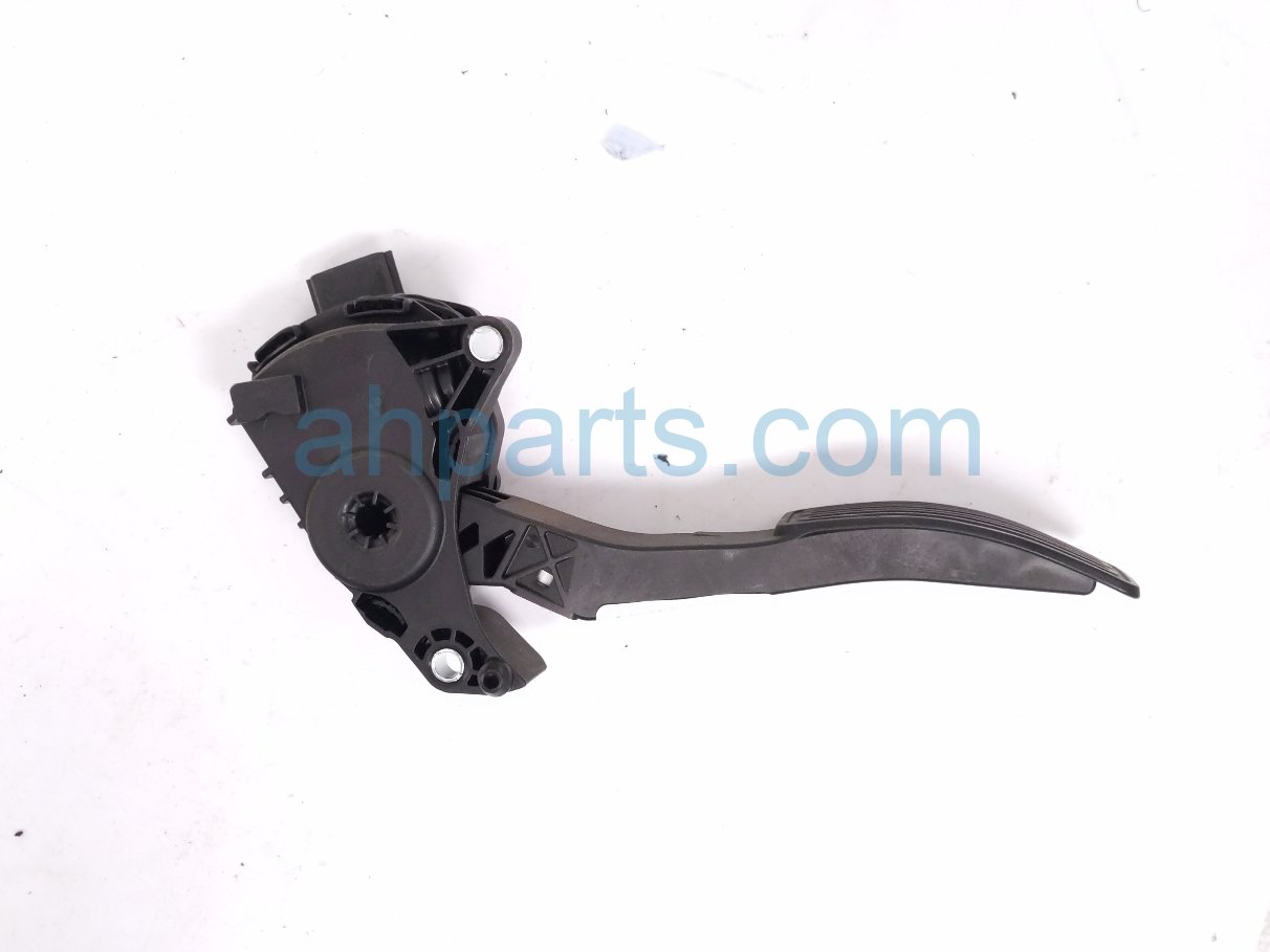 Nissan GAS / ACCELERATOR PEDAL ASSY FL