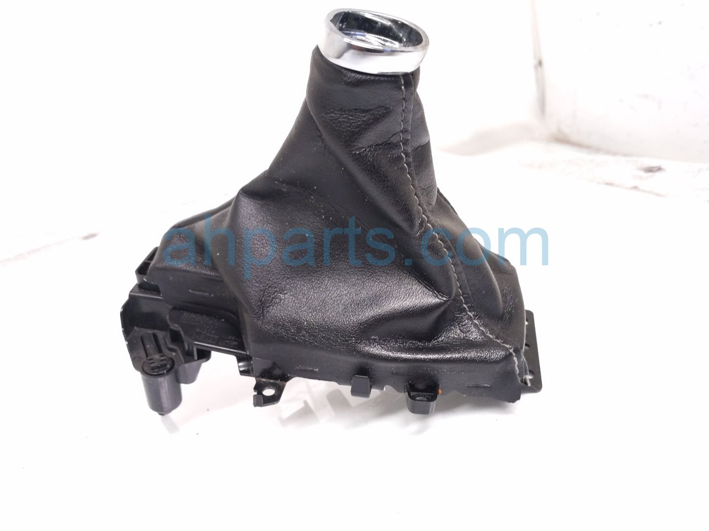 2021 Nissan Maxima Center Shifter Bezel W/boot blk 96943 4RA0A Replacement 2021 Nissan Maxima Center Shifter Bezel W/boot blk 96943 4RA0A Replacement thumbnail