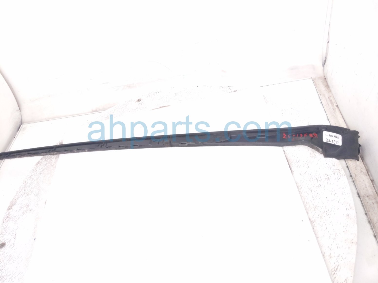 Honda RH WINDSHIELD TRIM GARNISH
