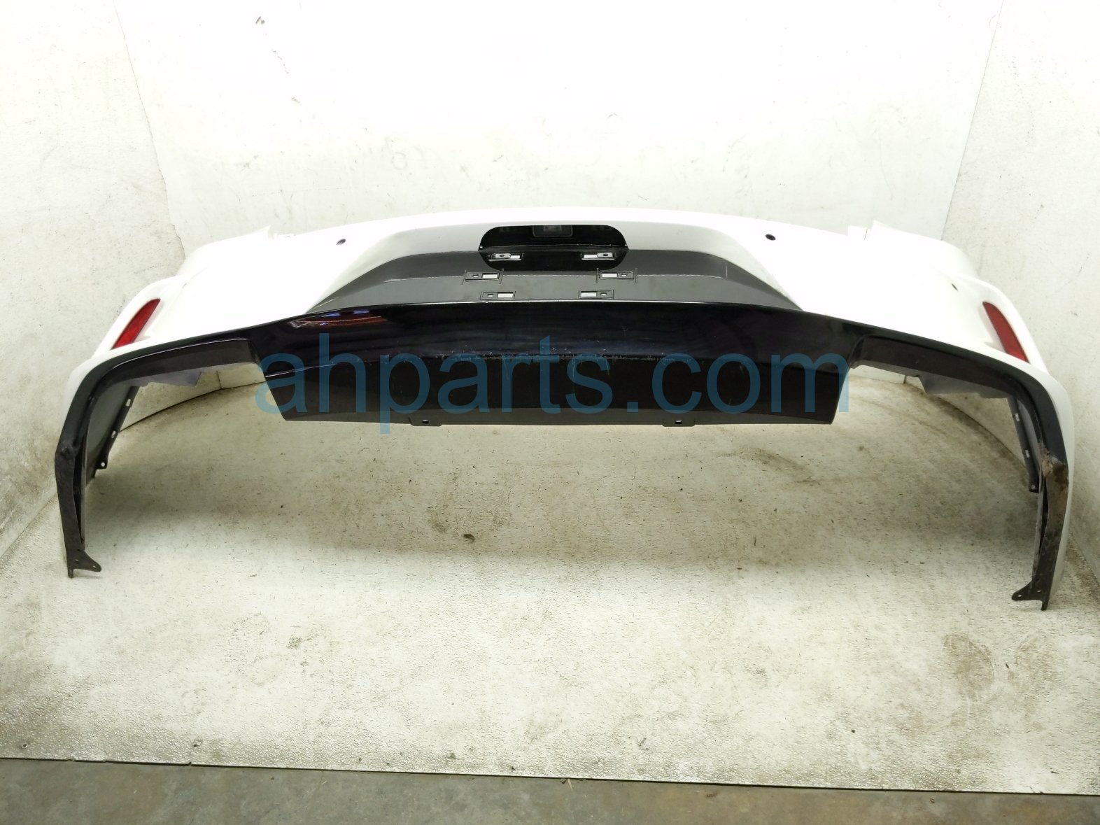 Acura REAR BUMPER COVER - WHITE*