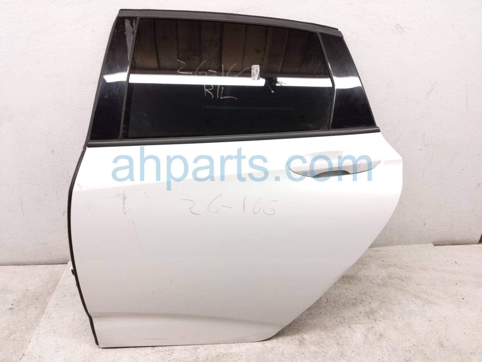 $950 Acura RR/LH DOOR - WHITE - NO INSIDE TRIM $950 Acura RR/LH DOOR - WHITE - NO INSIDE TRIM