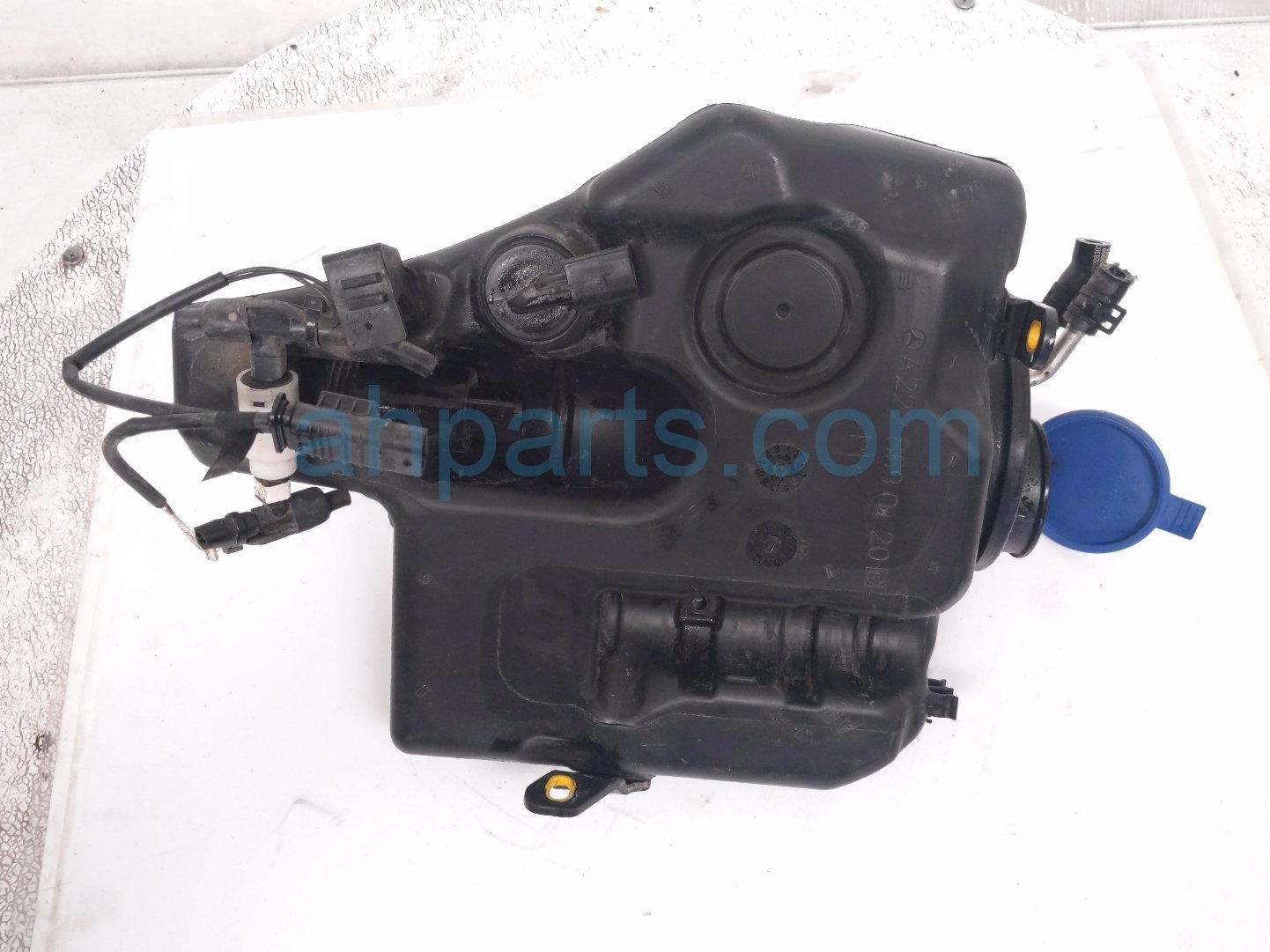2020 Mercedes S560 Windshield Washer Reservoir Tank 222 869 04 20 Replacement 2020 Mercedes S560 Windshield Washer Reservoir Tank 222 869 04 20 Replacement thumbnail