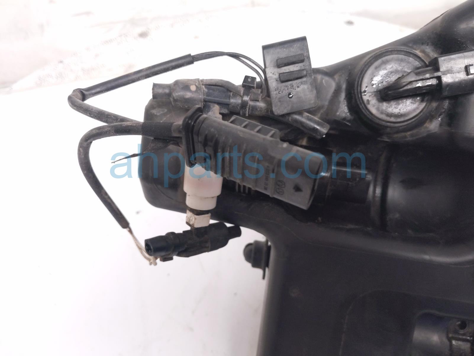 2020 Mercedes S560 Windshield Washer Reservoir Tank 222 869 04 20 Replacement 2020 Mercedes S560 Windshield Washer Reservoir Tank 222 869 04 20 Replacement thumbnail
