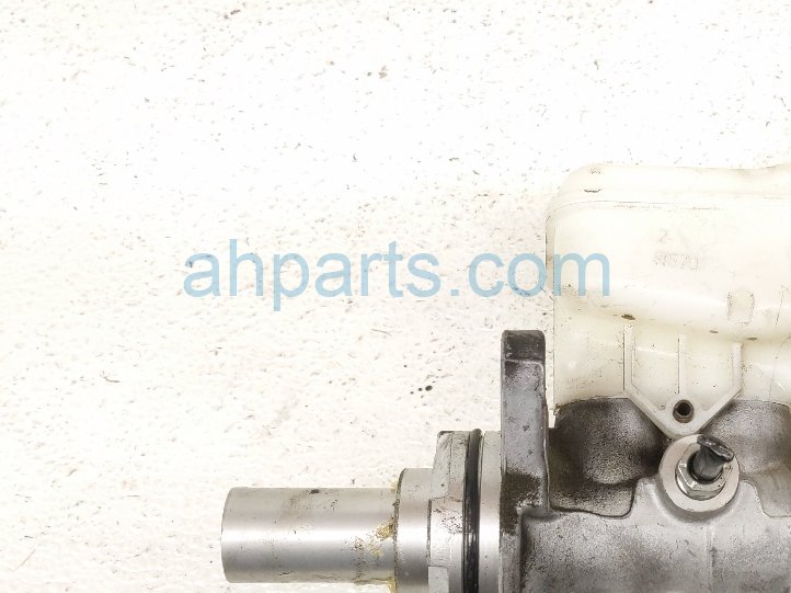Toyota BRAKE MASTER CYLINDER W/RESERVOIR
