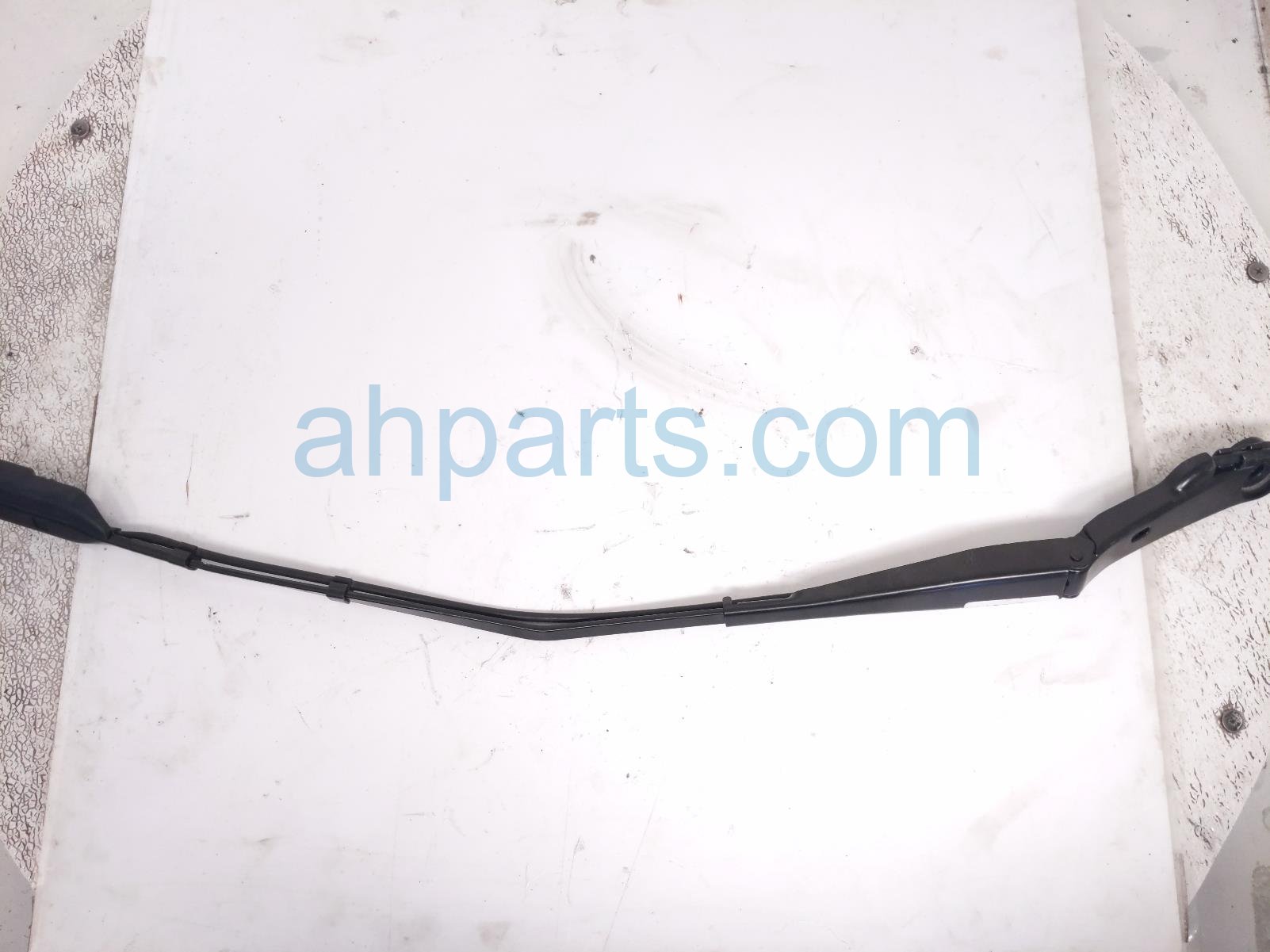 Honda RH WINDSHIELD WIPER ARM