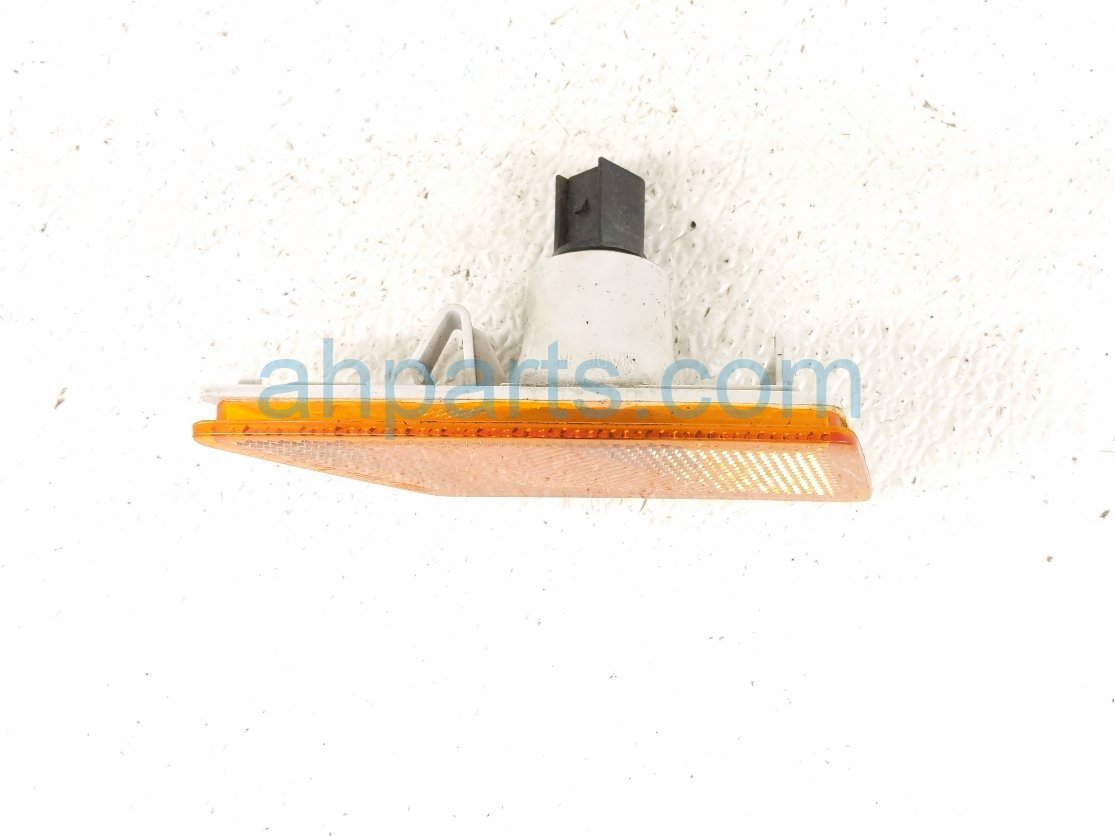 $25 Ford FR/LH SIDE MARKER LAMP - AMBER