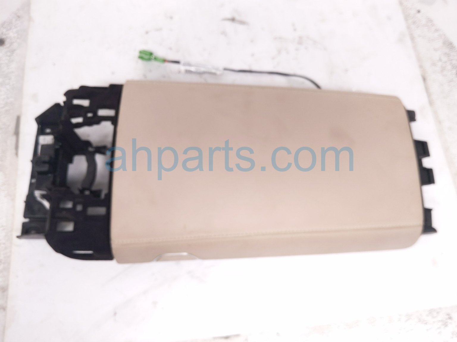 $99 Nissan CENTER CONSOLE LID/ARMREST - IVORY