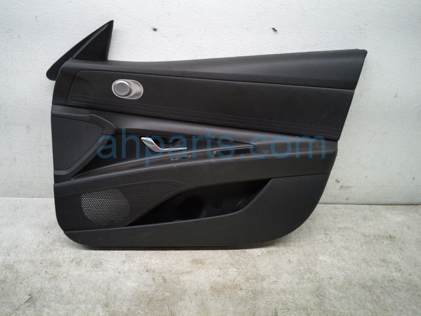 Hyundai FR/RH INTERIOR DOOR PANEL - BLACK