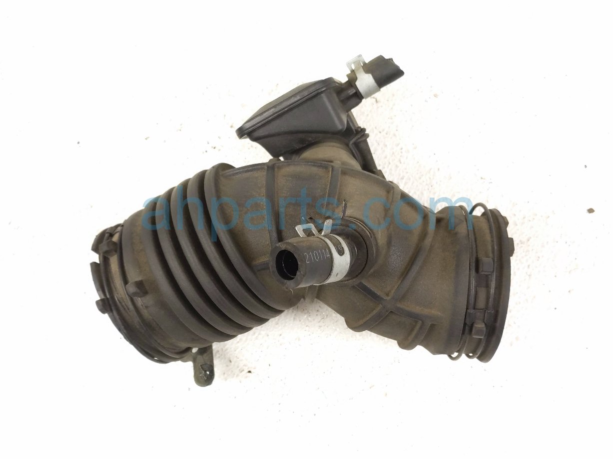Hyundai AIR INTAKE HOSE W/RESONATOR-2.0L