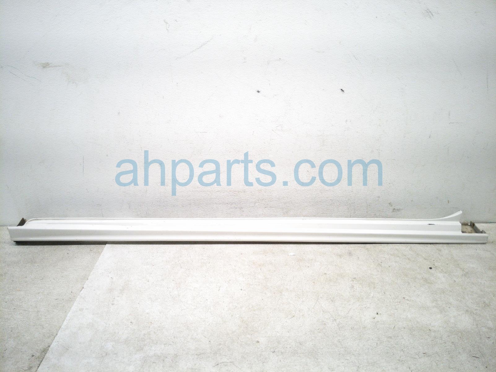 Honda RH SIDE SKIRT / MOLDING - WHITE TRG