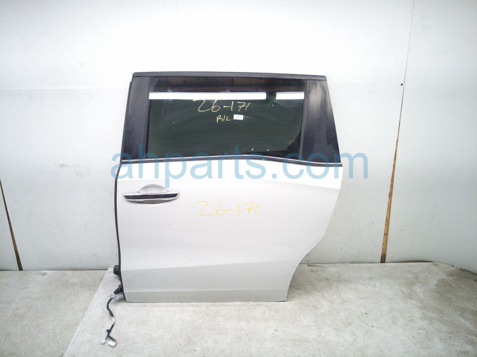 Honda RR/LH DOOR - WHITE - NO INSIDE TRIM*