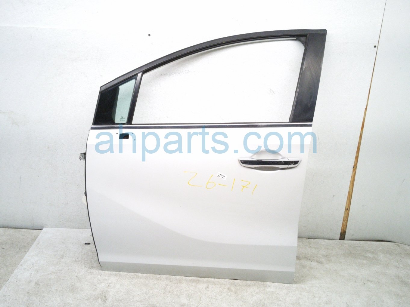Honda FR/LH DOOR - WHITE - NO MIRROR/TRIM