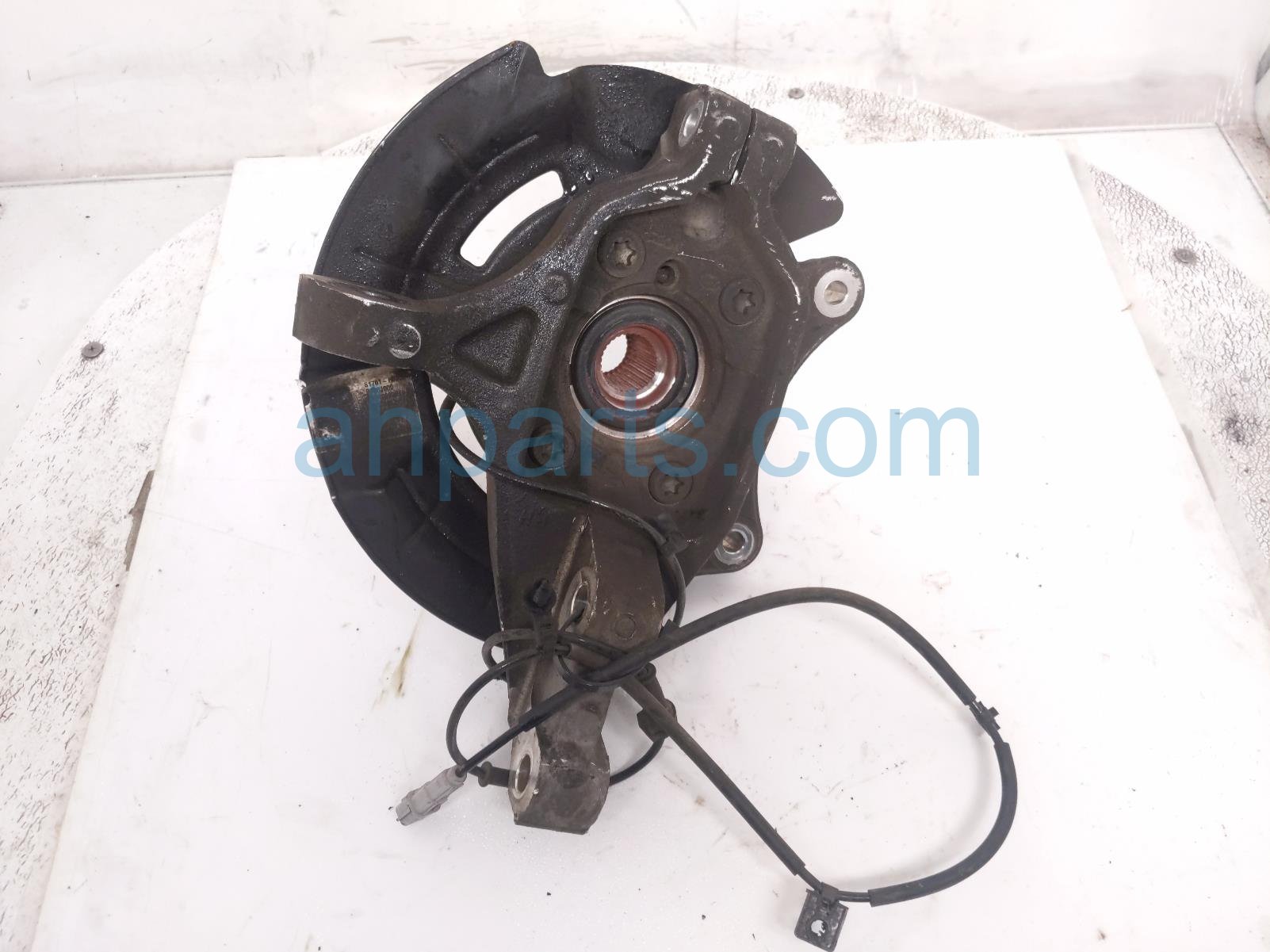 Hyundai RR/RH SPINDLE KNUCKLE HUB - AWD