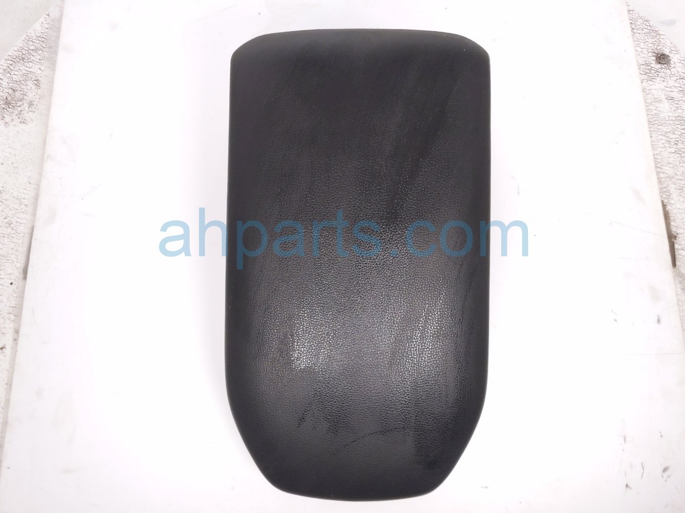 Toyota CENTER CONSOLE ARMREST LID - BLACK Toyota CENTER CONSOLE ARMREST LID - BLACK