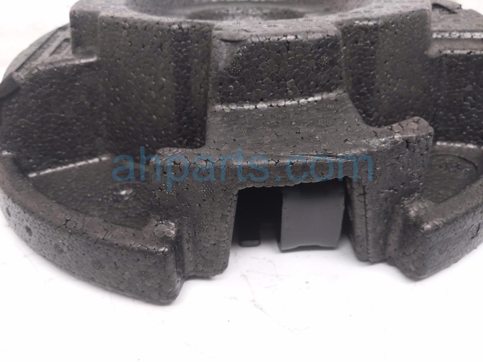 2024 Toyota Rav 4 Scissor Jack W/foam Tray 64779 0R050 Replacement 2024 Toyota Rav 4 Scissor Jack W/foam Tray 64779 0R050 Replacement thumbnail