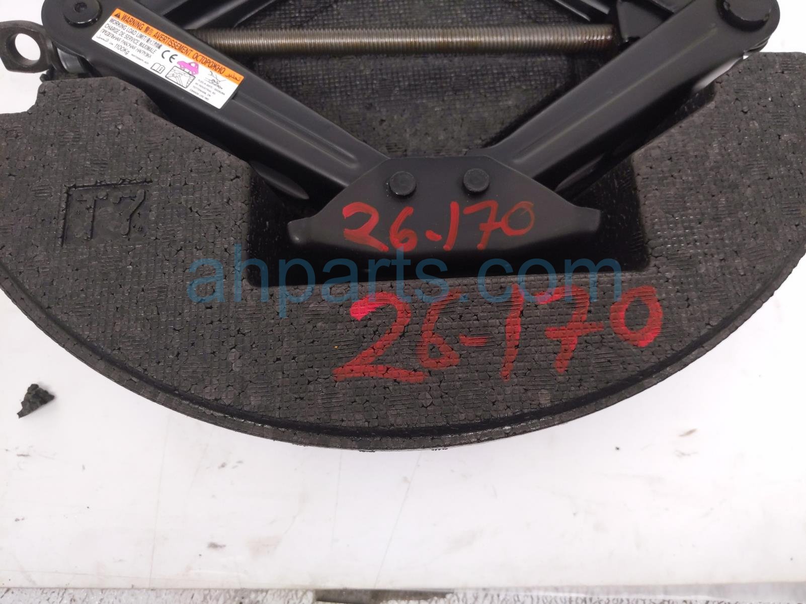 2024 Toyota Rav 4 Scissor Jack W/foam Tray 64779 0R050 Replacement 2024 Toyota Rav 4 Scissor Jack W/foam Tray 64779 0R050 Replacement thumbnail