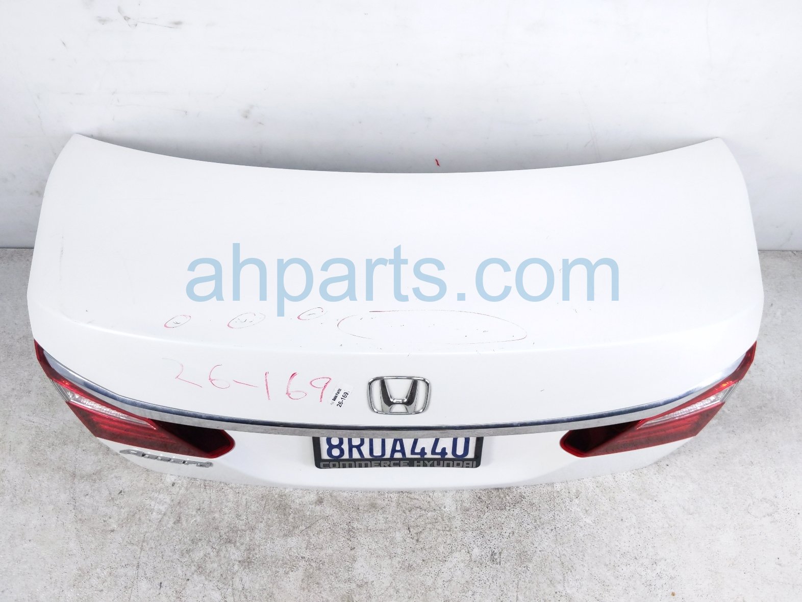 2017 Honda Accord Trunk / Decklid White 68500 T2A A90ZZ Replacement 2017 Honda Accord Trunk / Decklid White 68500 T2A A90ZZ Replacement thumbnail