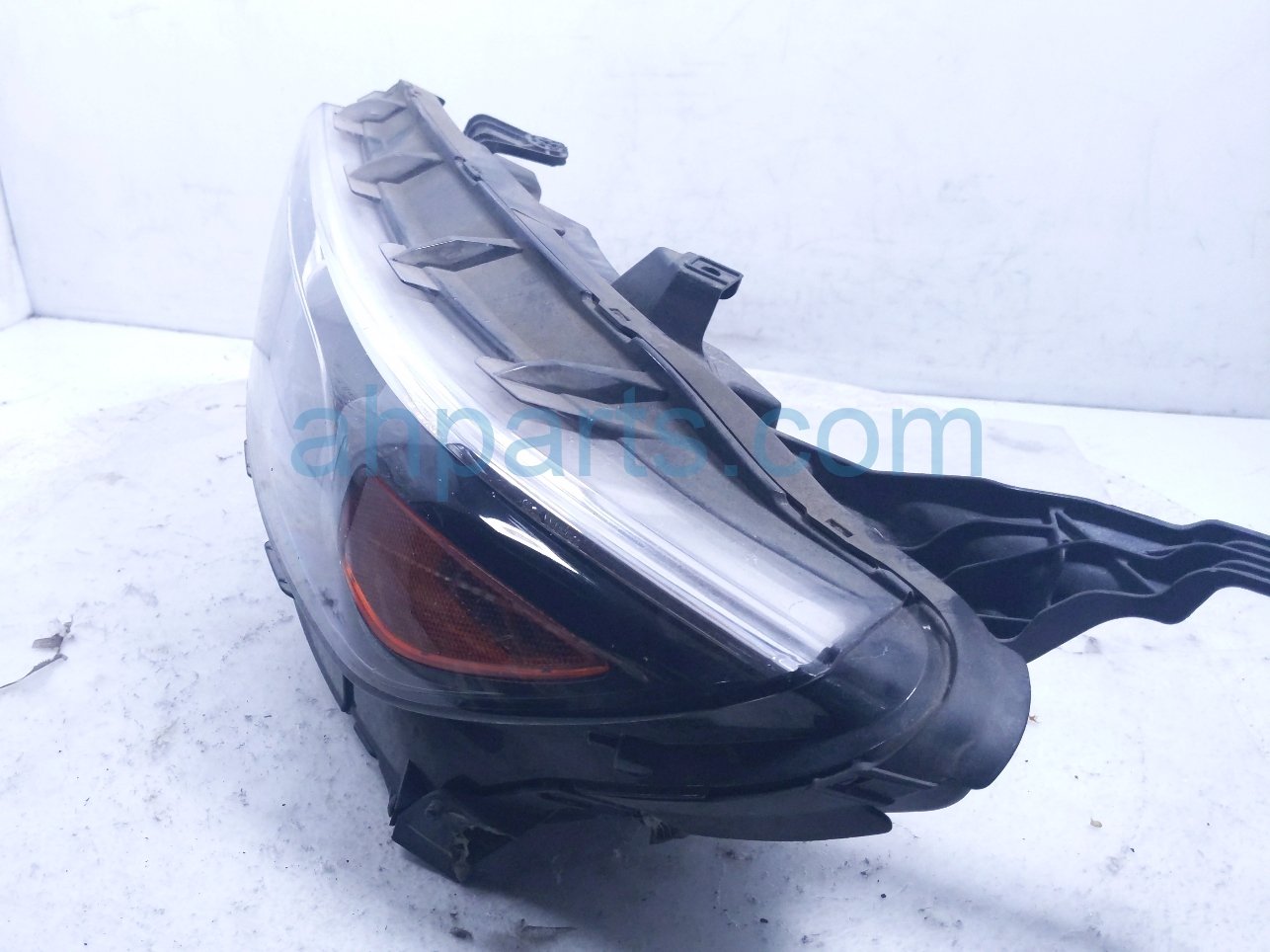 2017 Chevy Malibu Headlight Driver Headlamp / Light 84585119 Replacement 2017 Chevy Malibu Headlight Driver Headlamp / Light 84585119 Replacement thumbnail