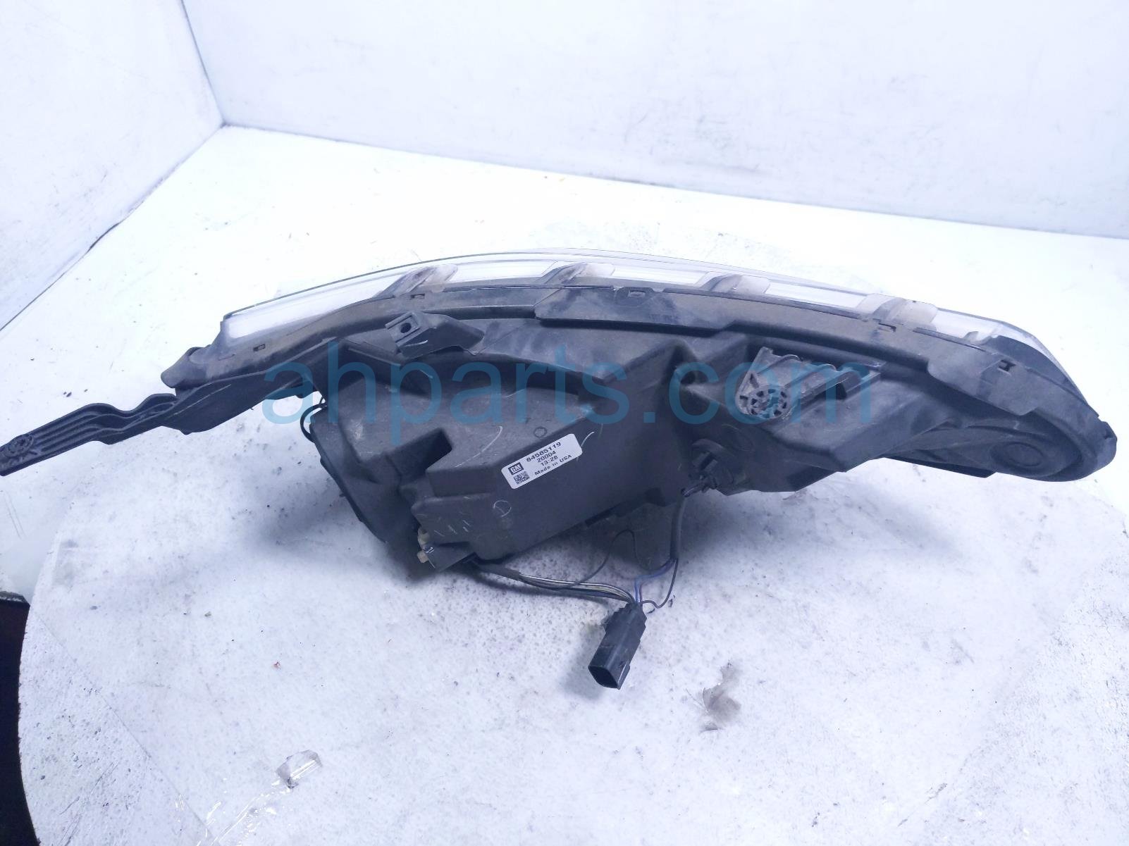 2017 Chevy Malibu Headlight Driver Headlamp / Light 84585119 Replacement 2017 Chevy Malibu Headlight Driver Headlamp / Light 84585119 Replacement thumbnail