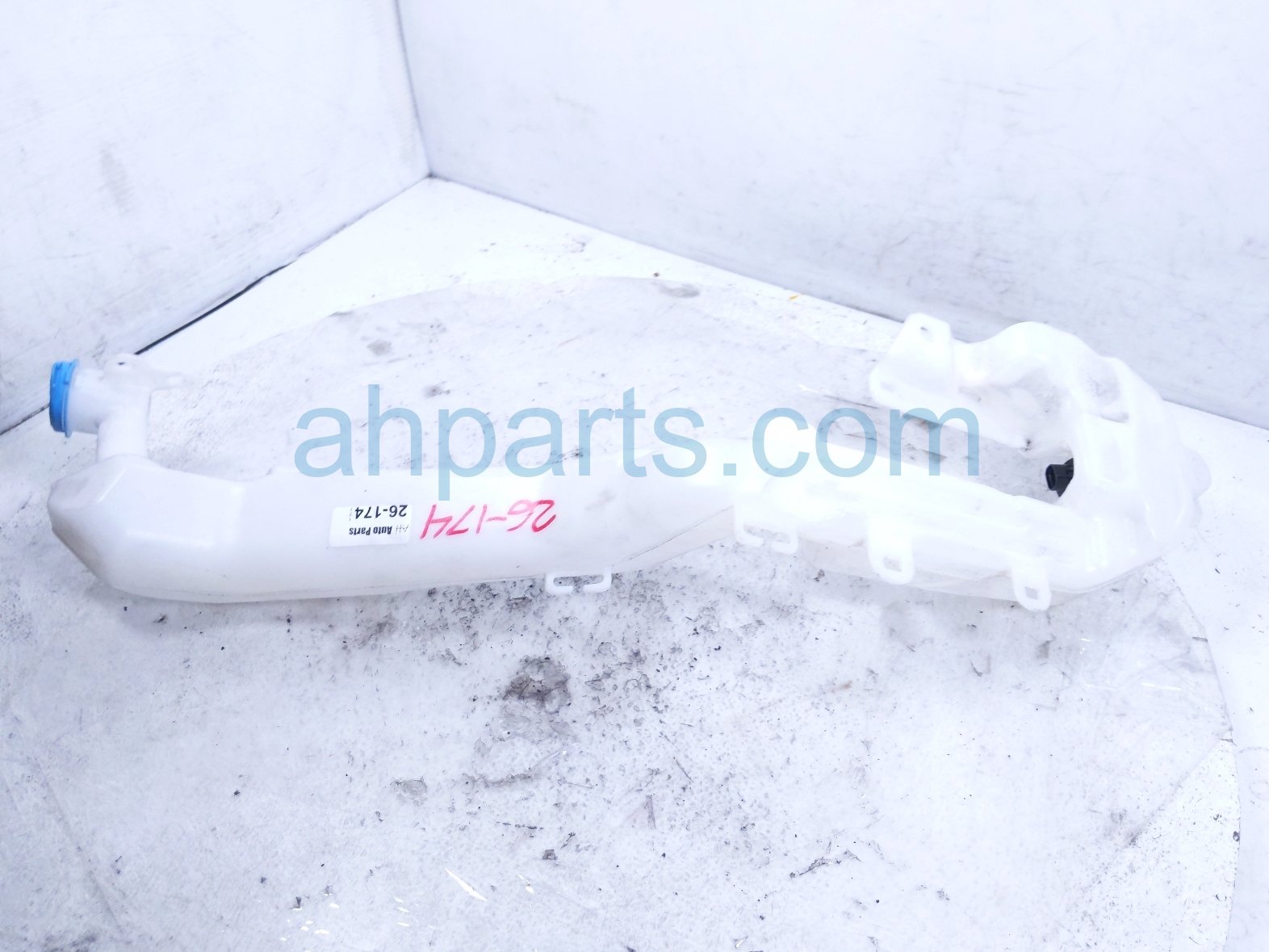 Honda WINDSHIELD WASHER RESERVOIR TANK