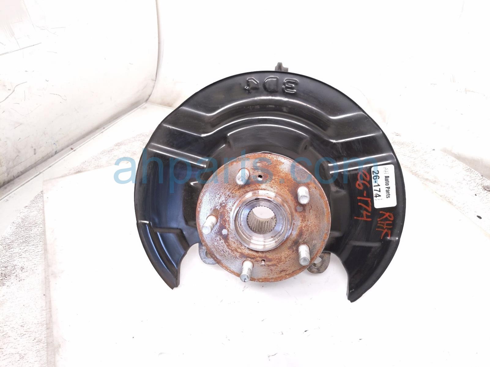 $245 Honda FR/RH SPINDLE KNUCKLE HUB - FWD