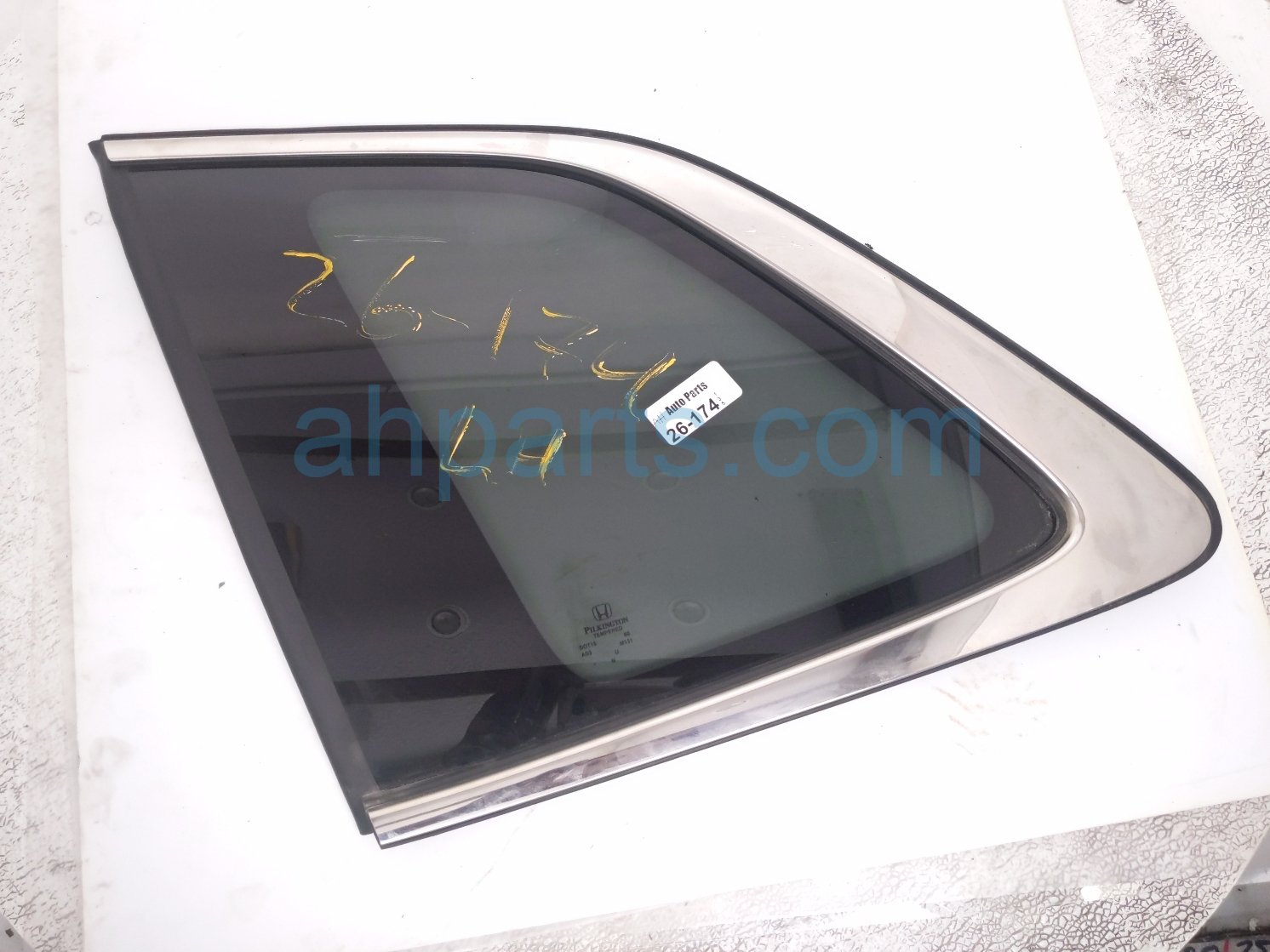 Honda LH QUARTER WINDOW GLASS