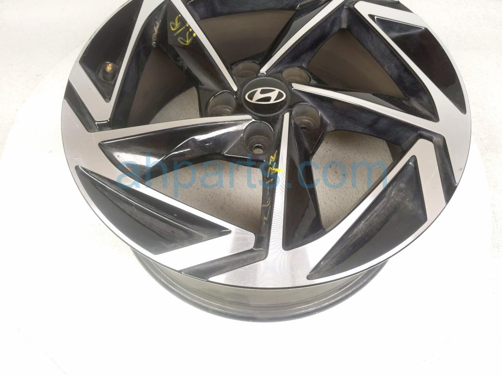 2024 Hyundai Sonata Rear Passenger Wheel / Rim 52910 L1760 Replacement 2024 Hyundai Sonata Rear Passenger Wheel / Rim 52910 L1760 Replacement thumbnail