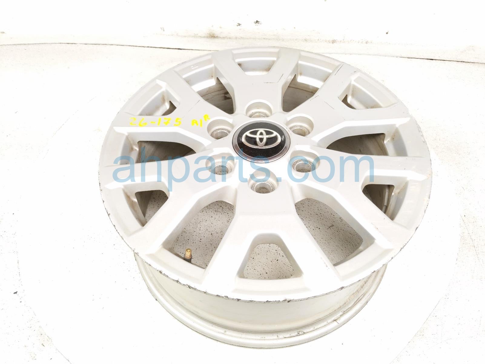 $175 Toyota RR/RH WHEEL / RIM