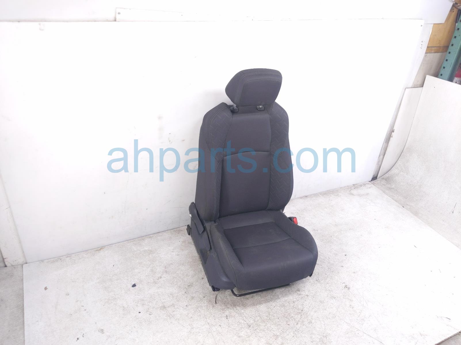 Toyota FR/RH SEAT - BLACK - W/ AIRBAG