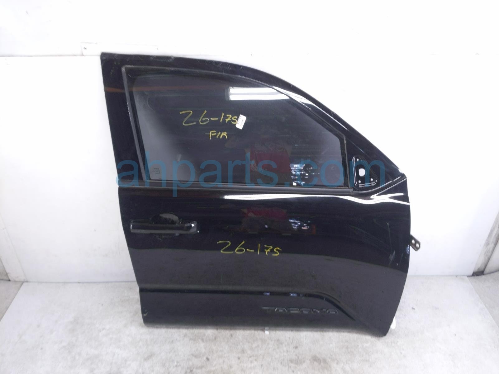 Toyota FR/RH DOOR - BLACK - NO MIRROR/TRIM*
