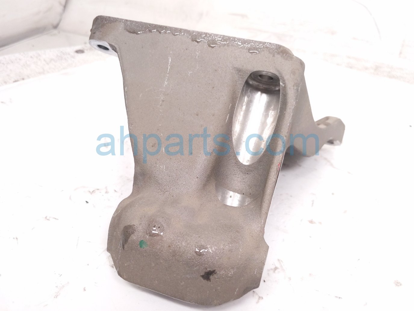 2020 Mercedes S560 Engine/motor Passenger Engine Mount Bracket 4.0l Rwd 176 223 48 00 Replacement 2020 Mercedes S560 Engine/motor Passenger Engine Mount Bracket 4.0l Rwd 176 223 48 00 Replacement thumbnail