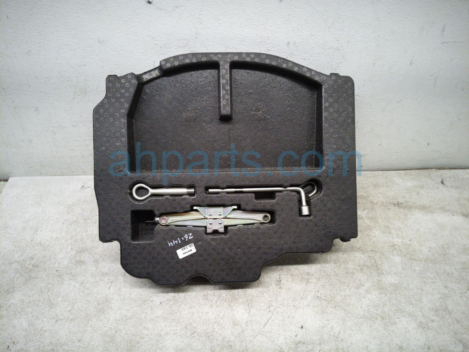 Honda JACK & TOOLS W/FOAM TRAY ASSY