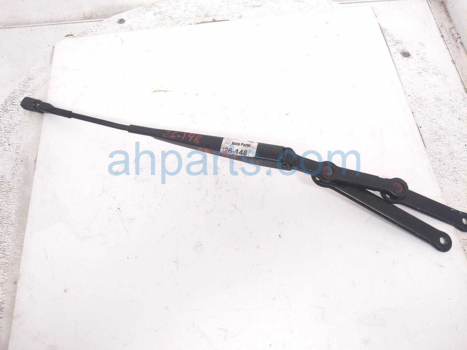 Mercedes RH WINDSHIELD WIPER ARM