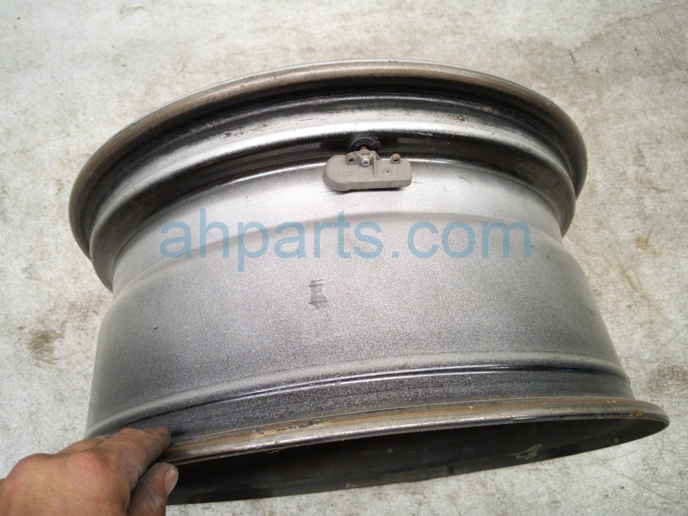 2016 Chevy Silverado 1500 Front Passenger Wheel / Rim 20942019 Replacement 2016 Chevy Silverado 1500 Front Passenger Wheel / Rim 20942019 Replacement thumbnail