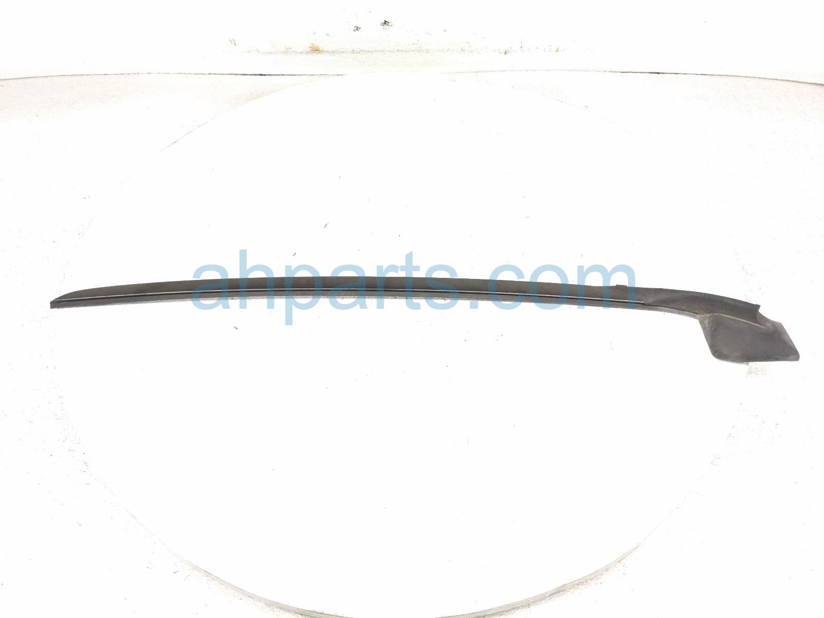 Lexus LH FRONT DOOR WINDOW MOLDING-SILVER