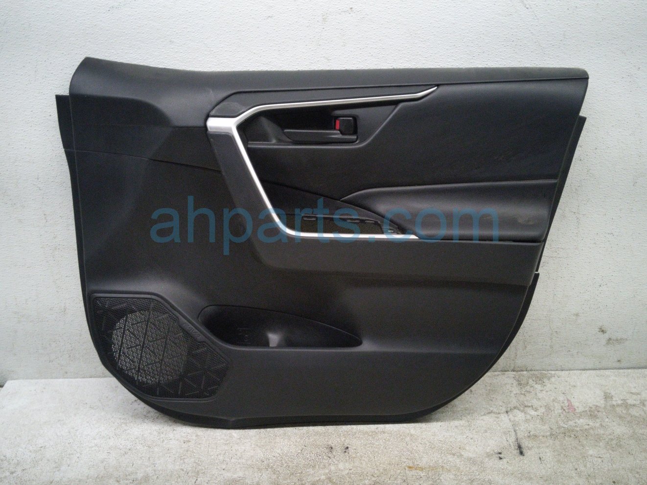 Toyota FR/RH INTERIOR DOOR PANEL - BLACK