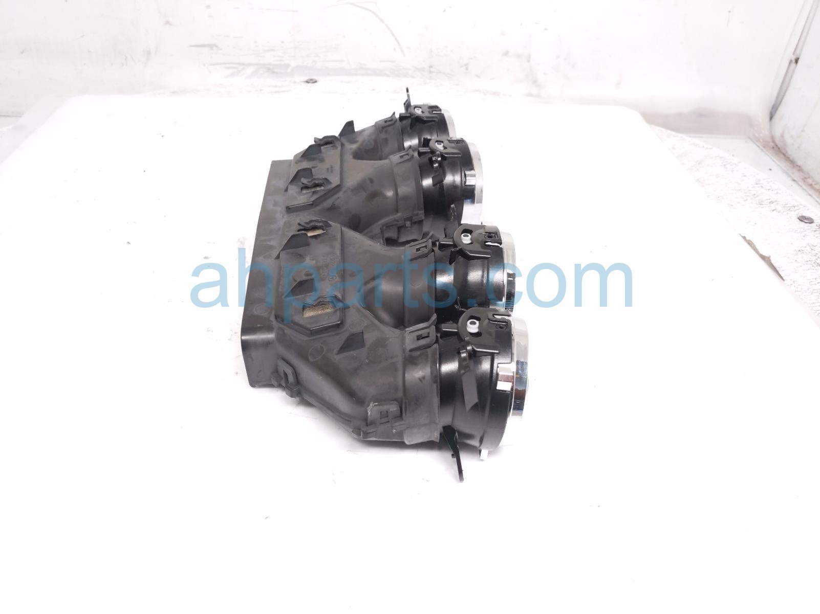 2020 Mercedes S560 Center Dash Air Vent Assy Tan 222 831 39 00 Replacement 2020 Mercedes S560 Center Dash Air Vent Assy Tan 222 831 39 00 Replacement thumbnail