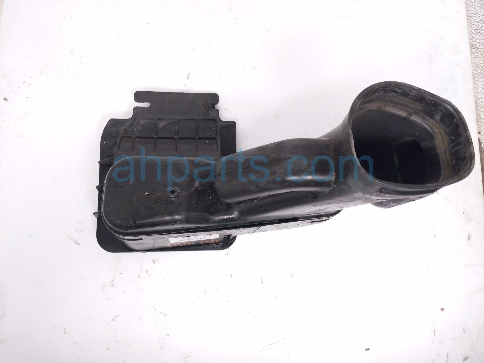 Honda AIR RESONATOR CHAMBER - 2.4L