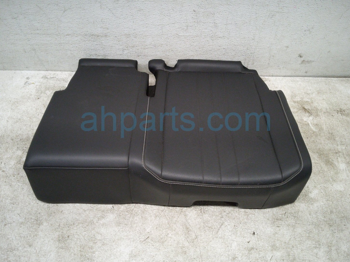 2024 Volkswagen Tiguan Back (2nd Row) Rear Driver Seat Bottom Cushion Black 5NN 885 375 Replacement 2024 Volkswagen Tiguan Back (2nd Row) Rear Driver Seat Bottom Cushion Black 5NN 885 375 Replacement thumbnail