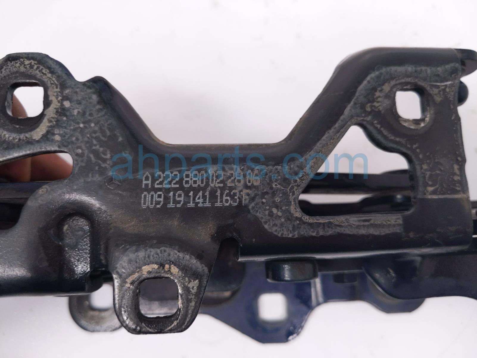 2020 Mercedes S560 Passenger Hood Hinge Blue 222 880 02 28 64 Replacement 2020 Mercedes S560 Passenger Hood Hinge Blue 222 880 02 28 64 Replacement thumbnail