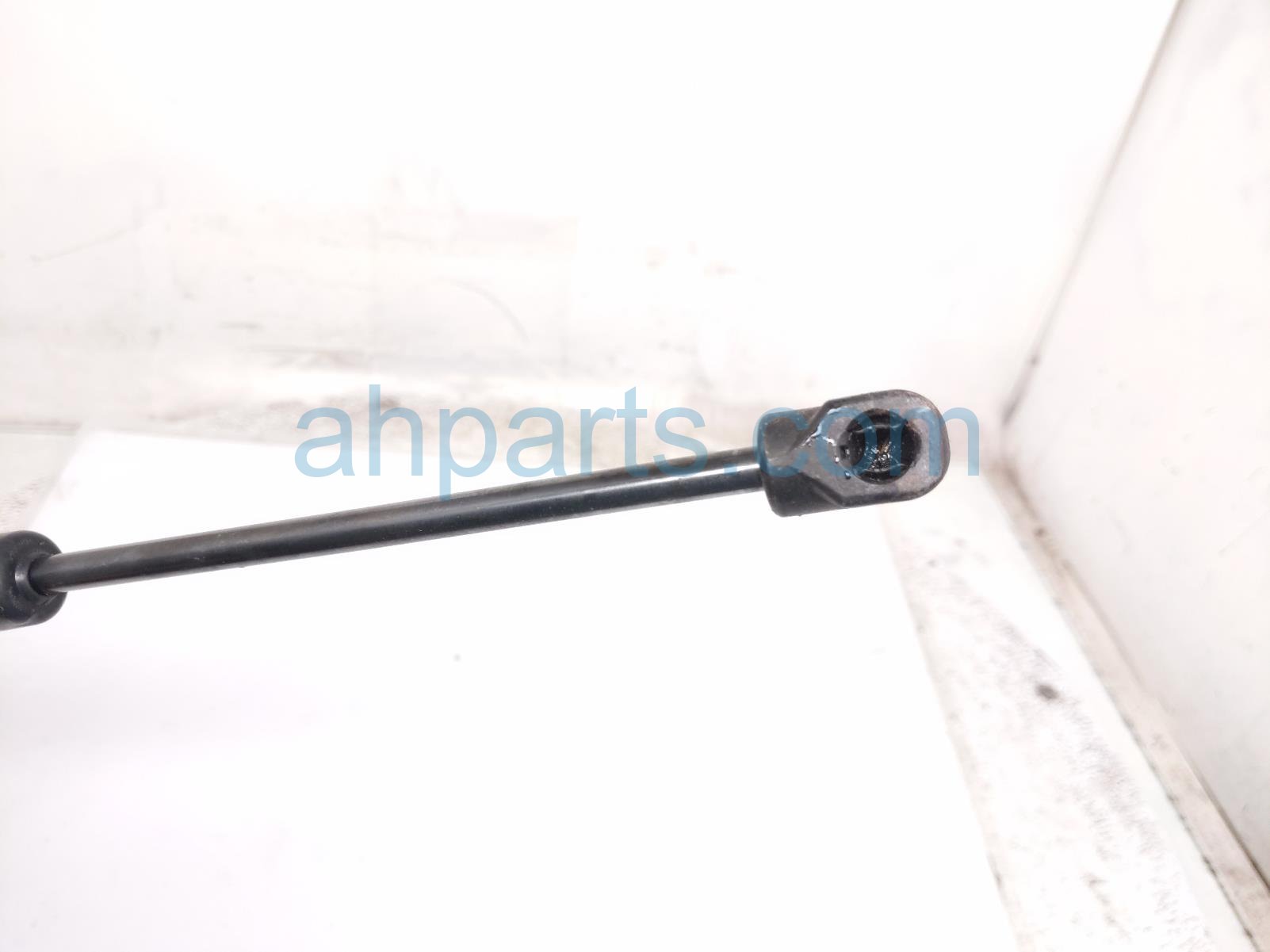 2026 Chevy Equinoxev Passenger Tailgate Lift Support Strut 83717512 Replacement 2026 Chevy Equinoxev Passenger Tailgate Lift Support Strut 83717512 Replacement thumbnail