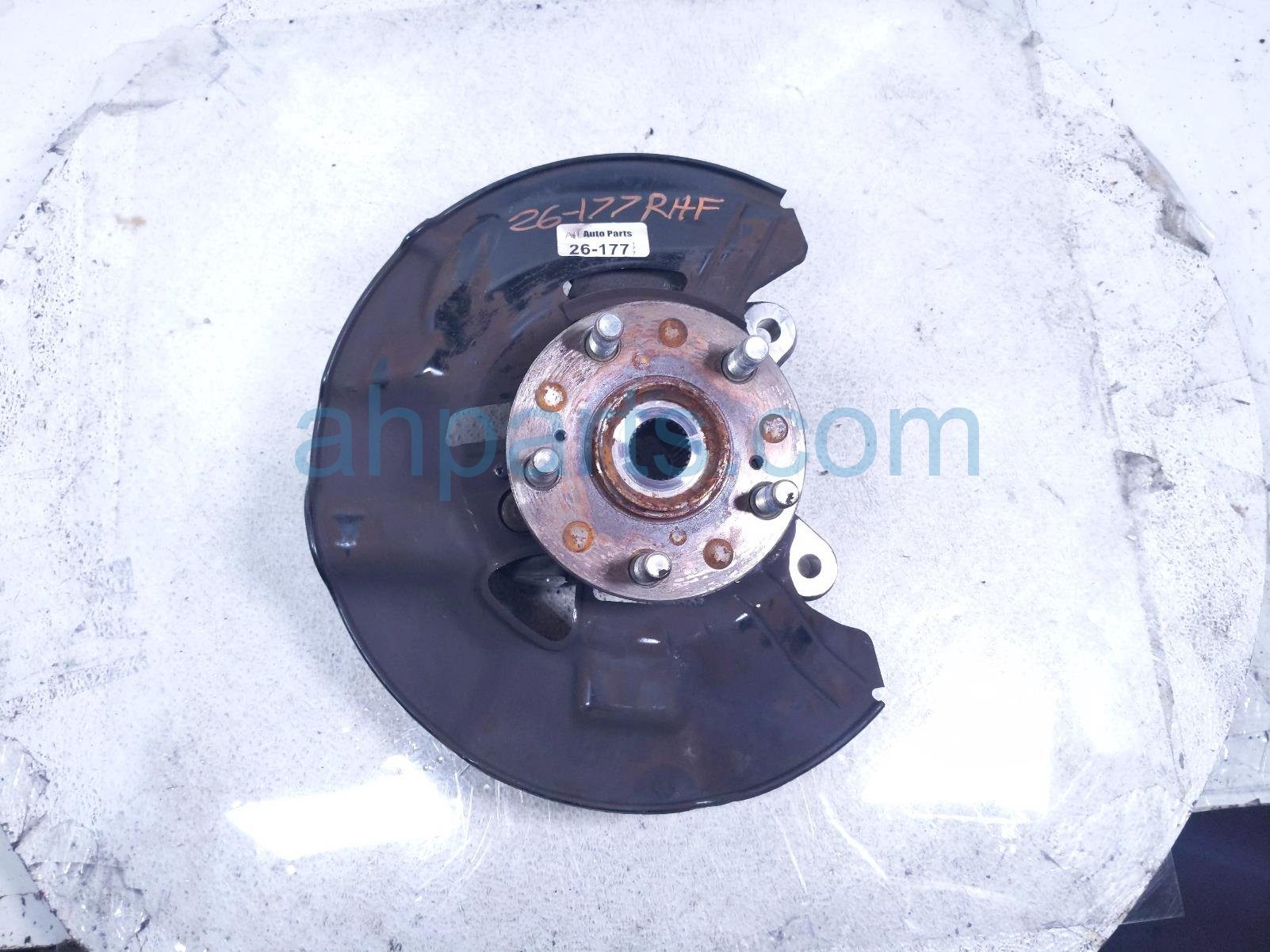 Honda FR/RH SPINDLE KNUCKLE HUB